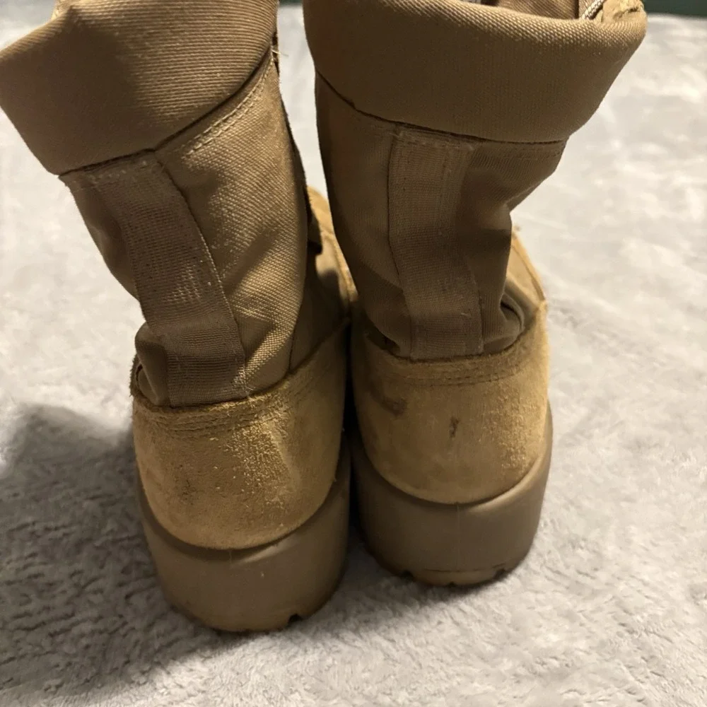 US Army Hot Weather Combat Boots 10.5 R Coyote Tan Vibram Made USA Military